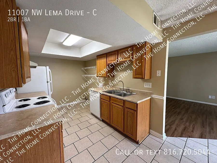 Building Photo - 11007 NW Lema Dr #C