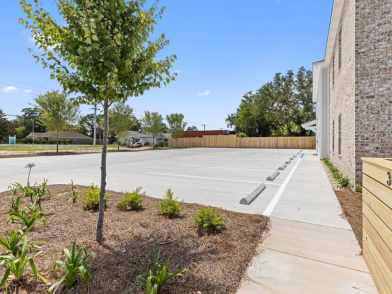 305 Okaloosa Ave — Photo 37