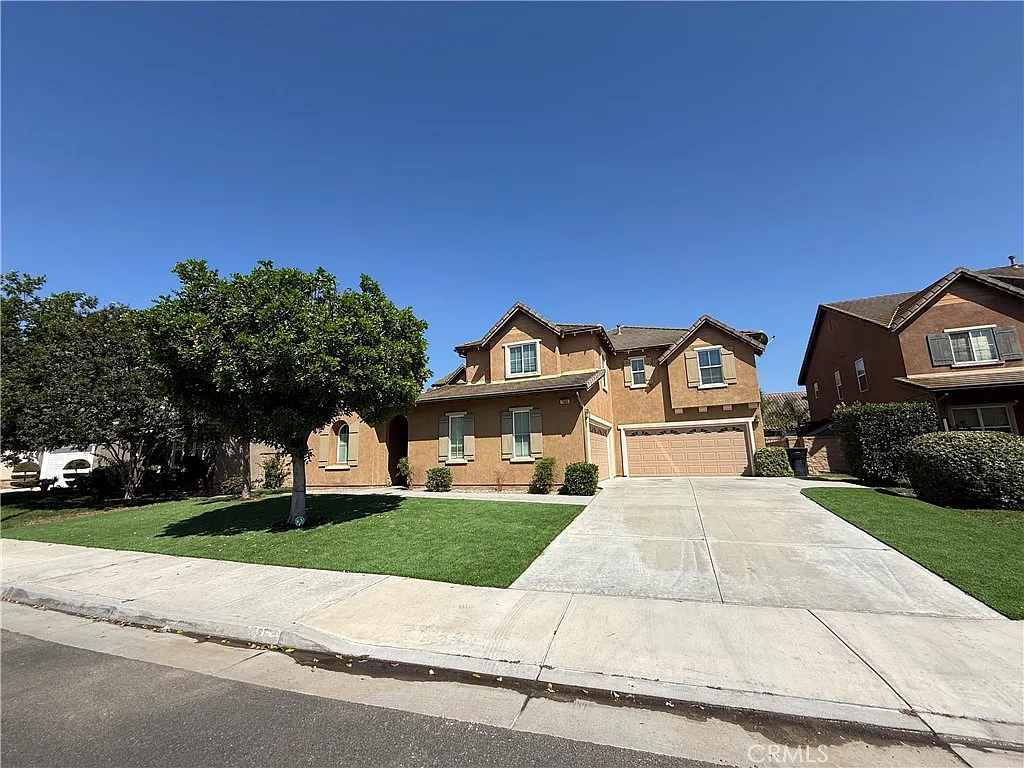 7 bed, 3770 sqft, $4,400 — Photo 2
