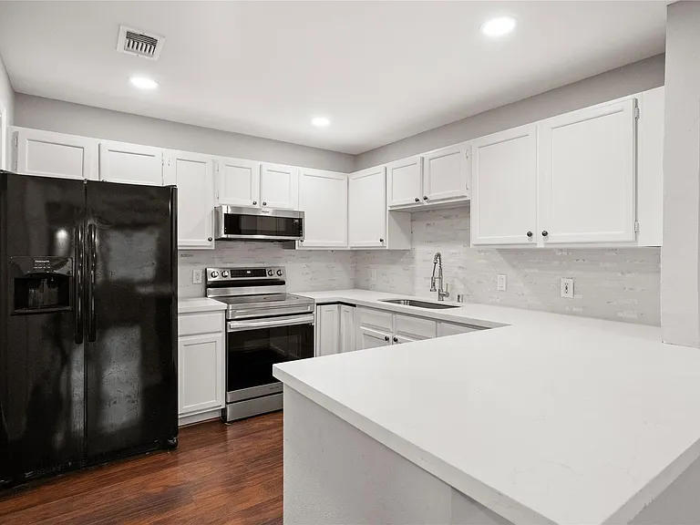 54 Sawmill Grove Ln — Photo 6
