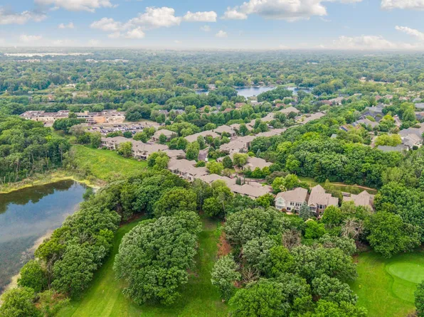 1329 Waterford Dr, Golden Valley, MN 55422