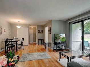 120 Fellsview Ter APT 121, Stoneham, MA 02180