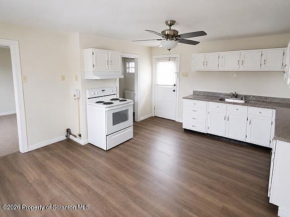 2nd image of 137 Pine St APT 3