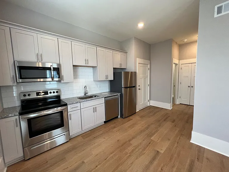 4138 N Swann St #4138 — Photo 4