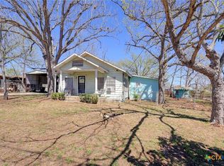 1631 E Fannin St, Luling, TX 78648
