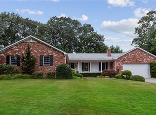 27 Pine Top Rd, Barrington, RI 02806