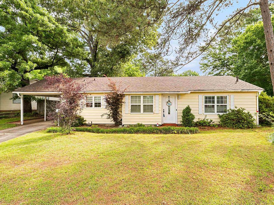 1st image of 903 Oakwood Dr