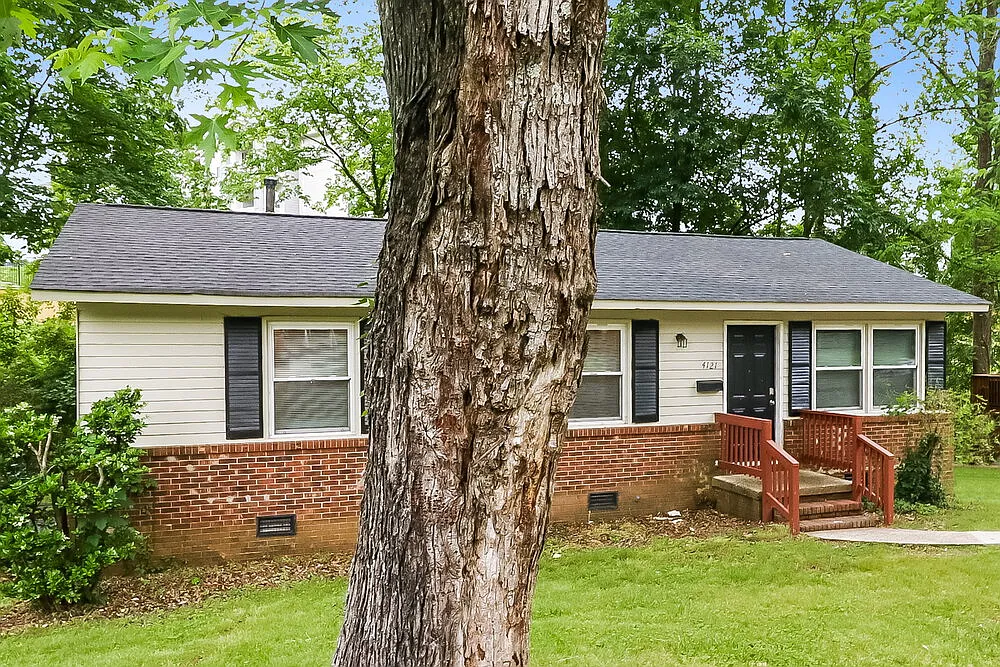 3 bed, 1.0 bath, 960 sqft, $1,575 — Photo 3