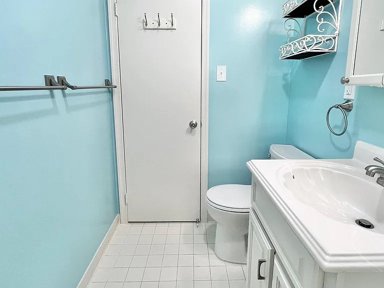 1748 N Rhodes St #6-321 — Photo 24