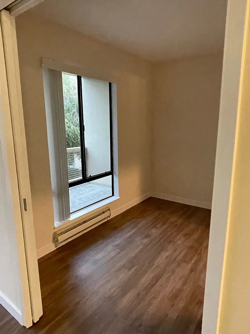 1 Bedroom at Watergate on the third floor with a sunny western exposure over a lush garden courty... — Photo 3