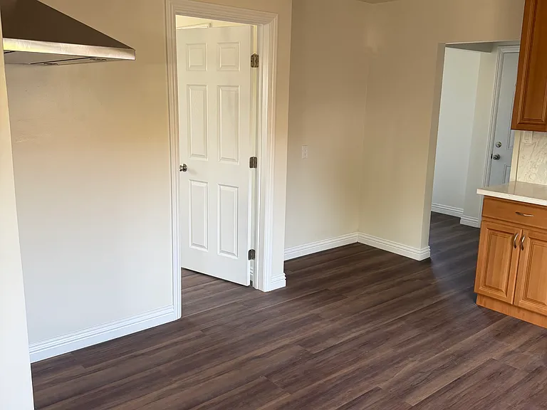 16616 S Virginia Ave — Photo 3