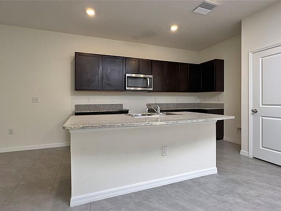 5th image of 1570 Hubbell Rd