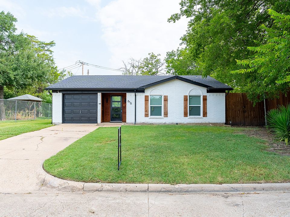 1st image of 818 Stratford Dr
