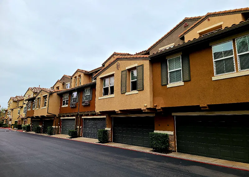 4 bed, 1733 sqft, $4,495 — Photo 3