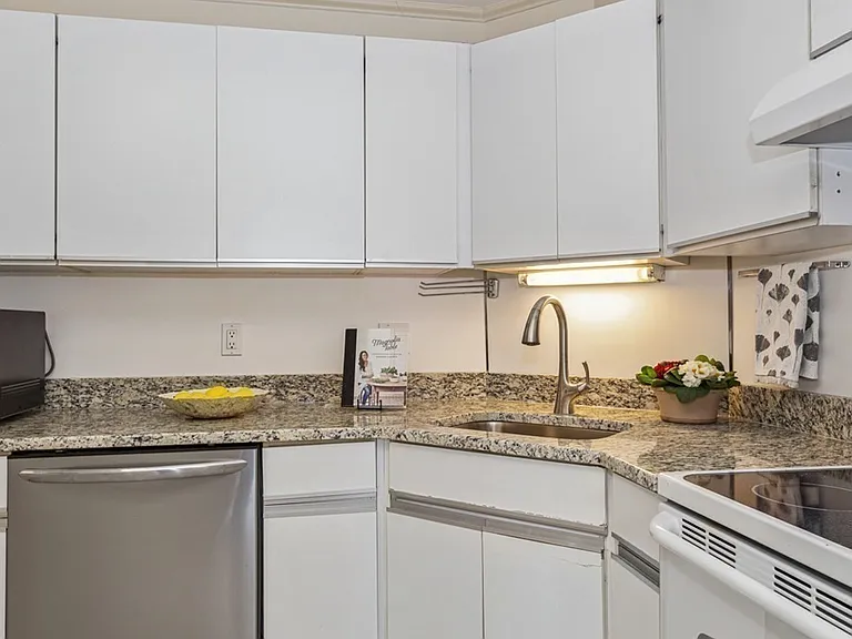 151 Coolidge Ave #303 — Photo 8
