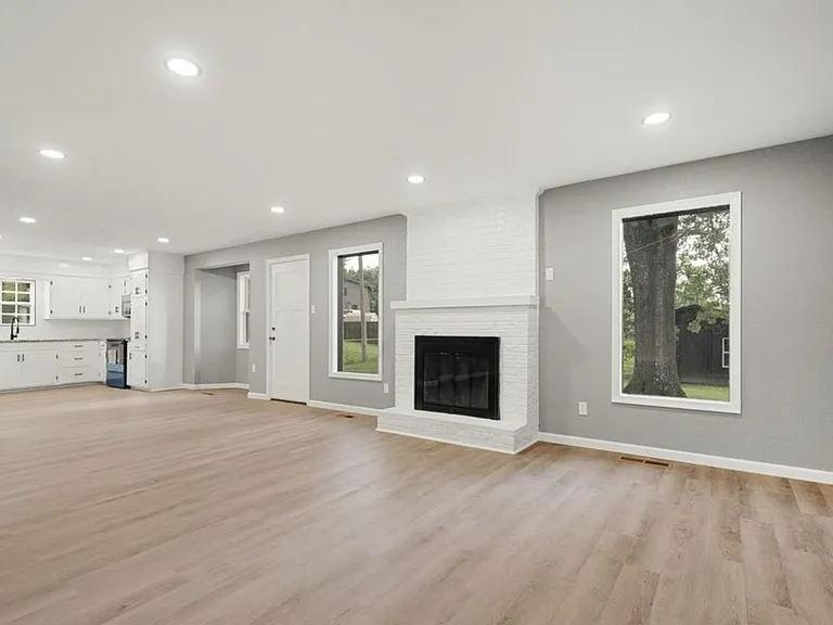 2108 Boston St — Photo 9