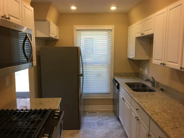 1841 Sessions Walk, Hoffman Estates, IL 60169