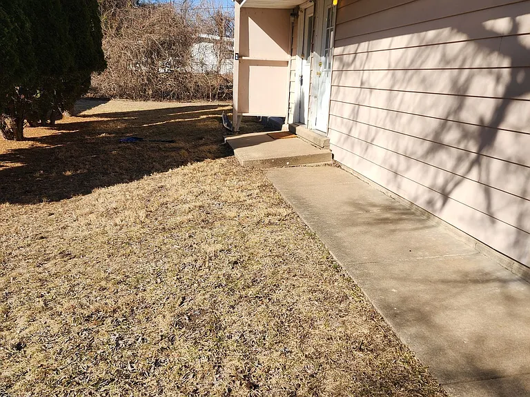 3629 N Leroy Ave — Photo 2