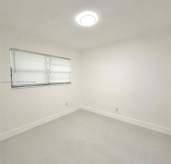 417 NW 7th Ter #14 — Photo 3