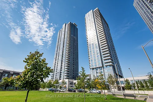 275 Village Green Sq Photo 1