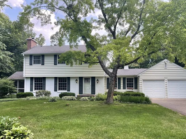3305 Shavers Lake Rd, Deephaven, MN 55391