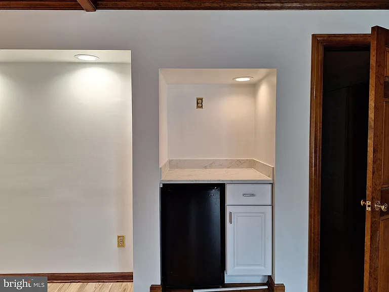 9078 Knoll Run Ln — Photo 36