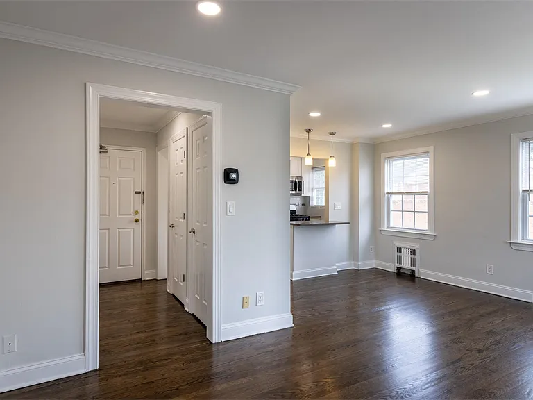 Manley Court Apartments — Photo 5