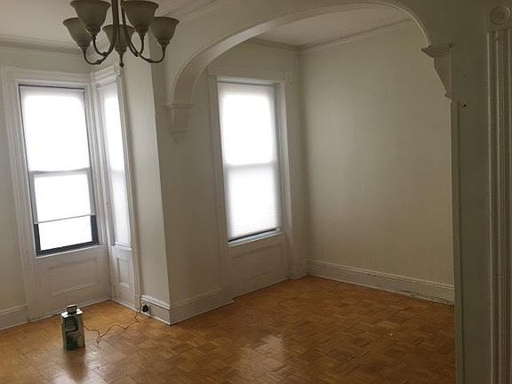 4th image of 386 Pacific Ave