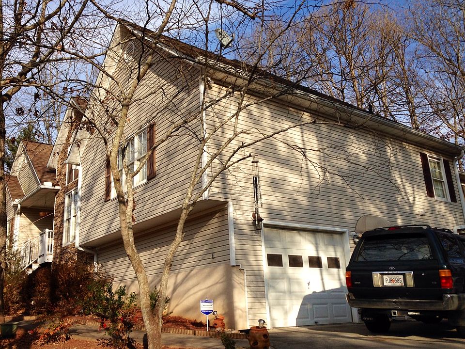 2nd image of 303 Queensbury Walk