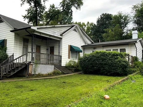 521 N 4th St, Louisiana, MO 63353