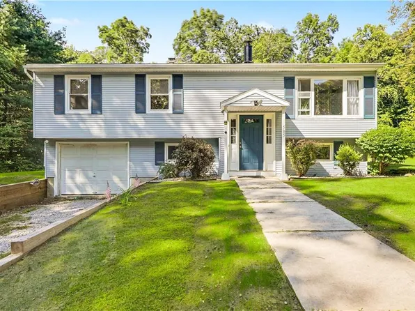 505 Snake Hill Rd, Glocester, RI 02857