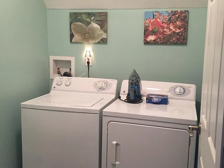 1415 Lexington Ave — Photo 27