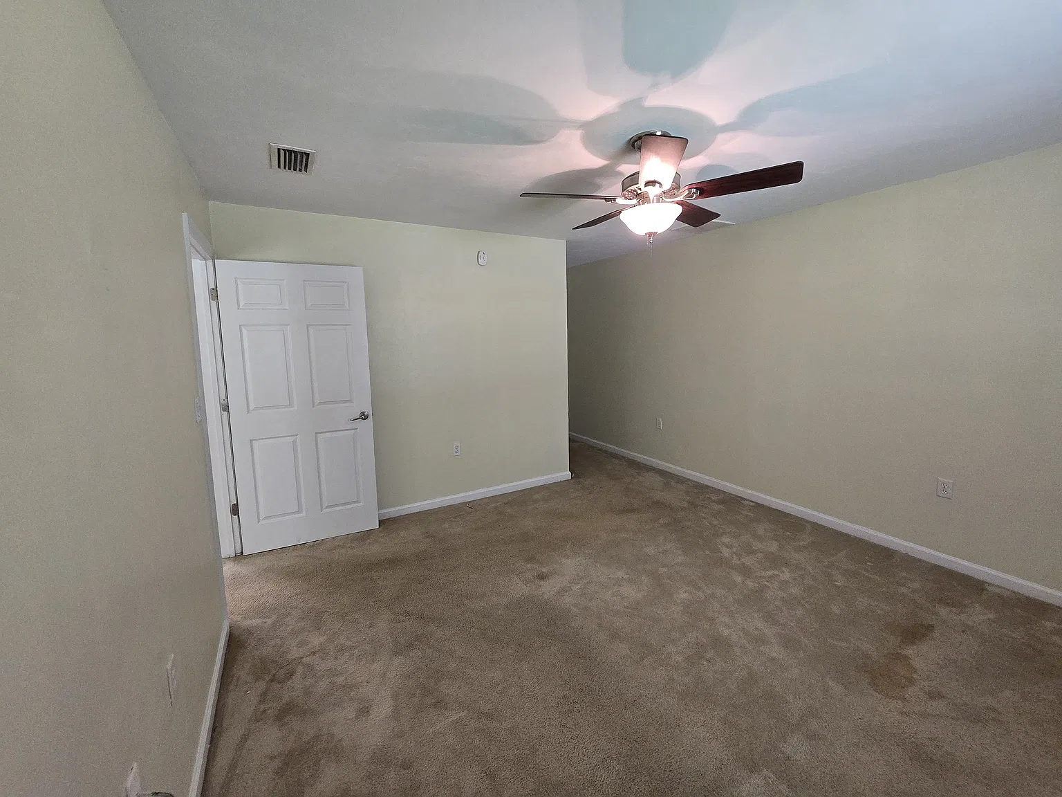 3 bed, 1199 sqft, $1,300 — Photo 4