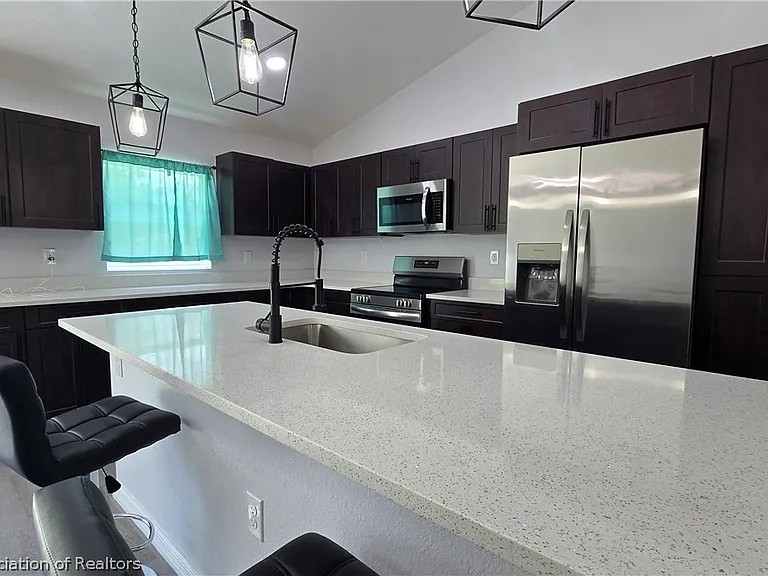 1870 N Zenith Rd — Photo 5