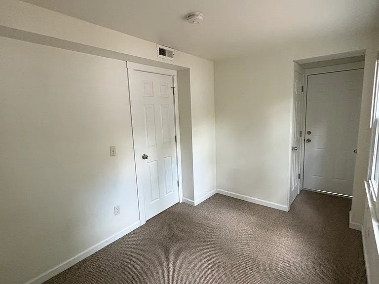15 Albany St #2 — Photo 7