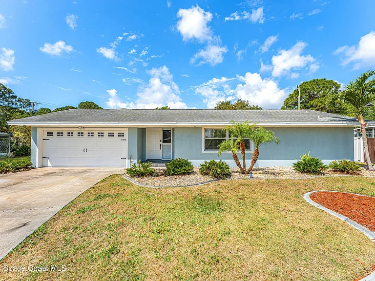 113 Las Palmas — Photo 4