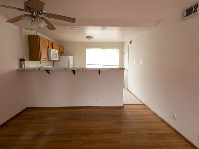 1718 E Broadway — Photo 18
