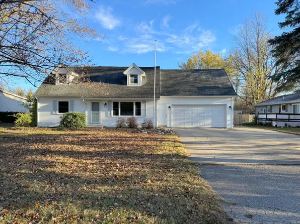 563 Pineview Dr, Holland, MI 49424