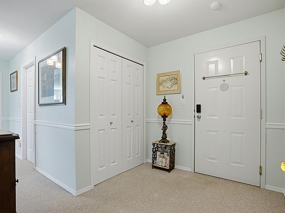 5th image of 46966 Yale Rd #304