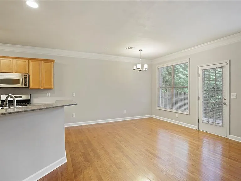720 Surrey Park Pl SE — Photo 7