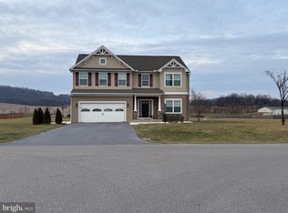 1 Chisholm Dr N, Hedgesville, WV 25427