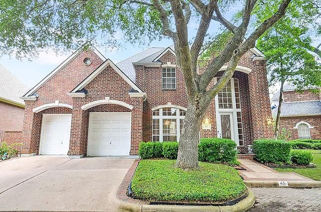 45 Ambleside Crescent Dr