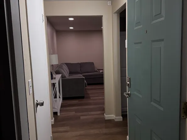 16419 Spruce Way APT C6, Lynnwood, WA 98037