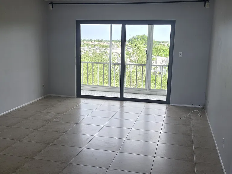 950 Hillcrest Dr #512 — Photo 10