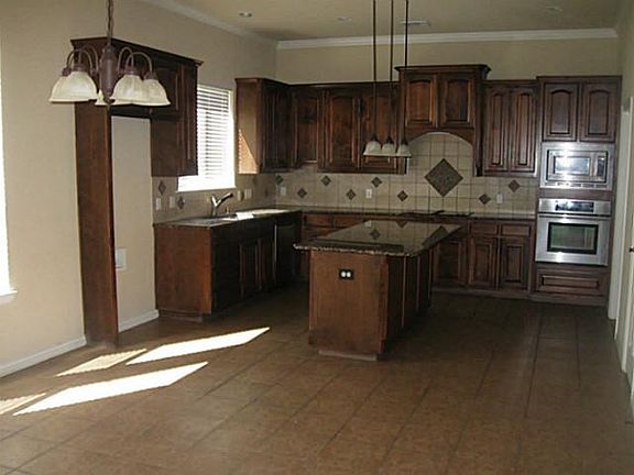 3rd image of 1903 Fountain Meadows Dr