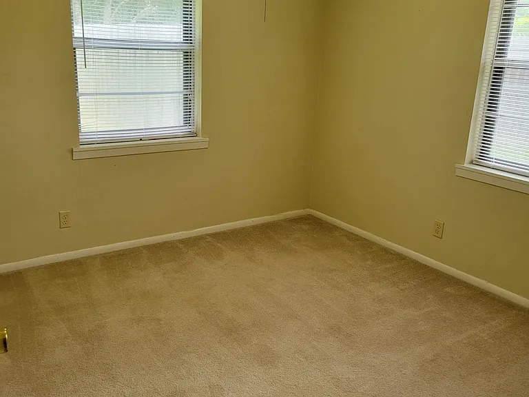 407 Daniels St — Photo 10