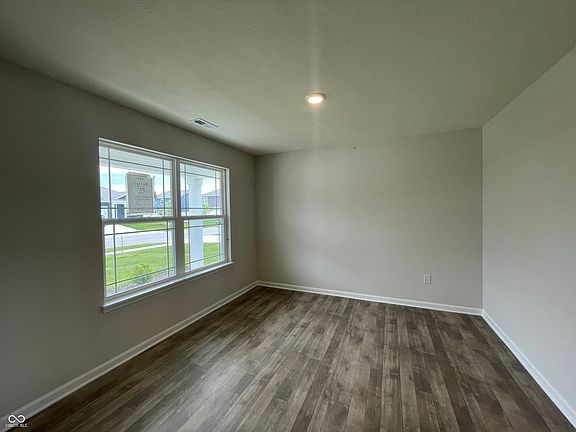 2nd image of 1412 Buttercup Ln