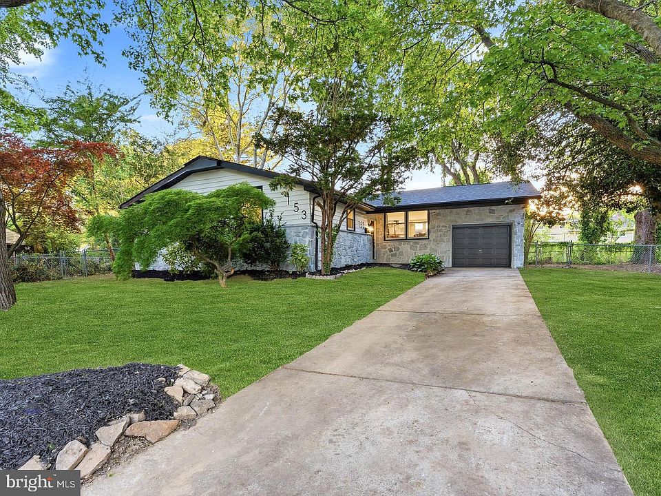 1st image of 153 Pebblebrook Ln
