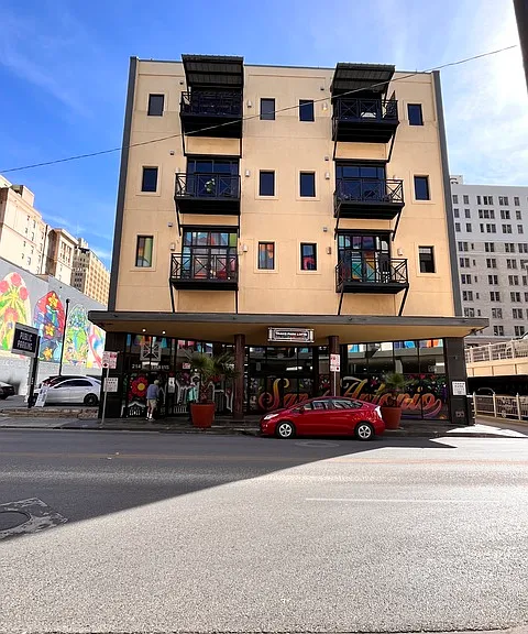 214 Travis #301 — Photo 1