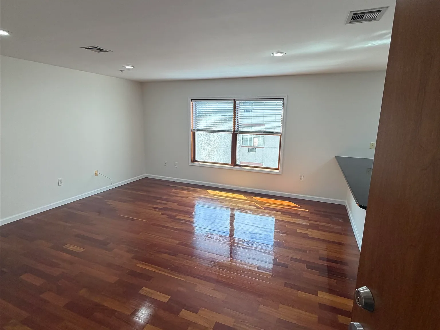 1 bed, 1.0 bath, $2,550 — Photo 4
